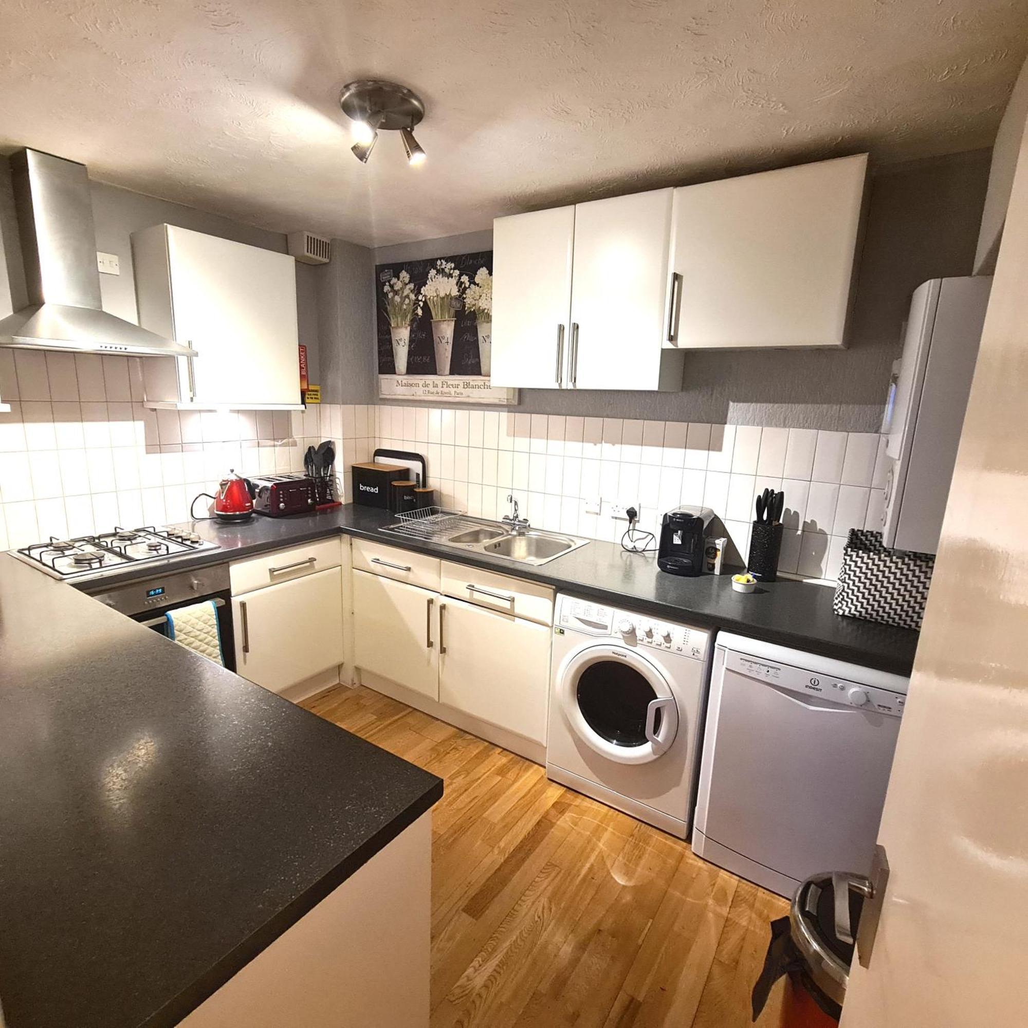 Burlington Beach Apartments Brighton ภายนอก รูปภาพ
