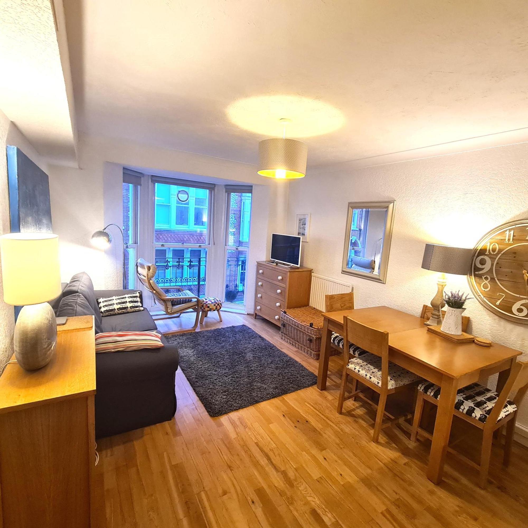 Burlington Beach Apartments Brighton ภายนอก รูปภาพ