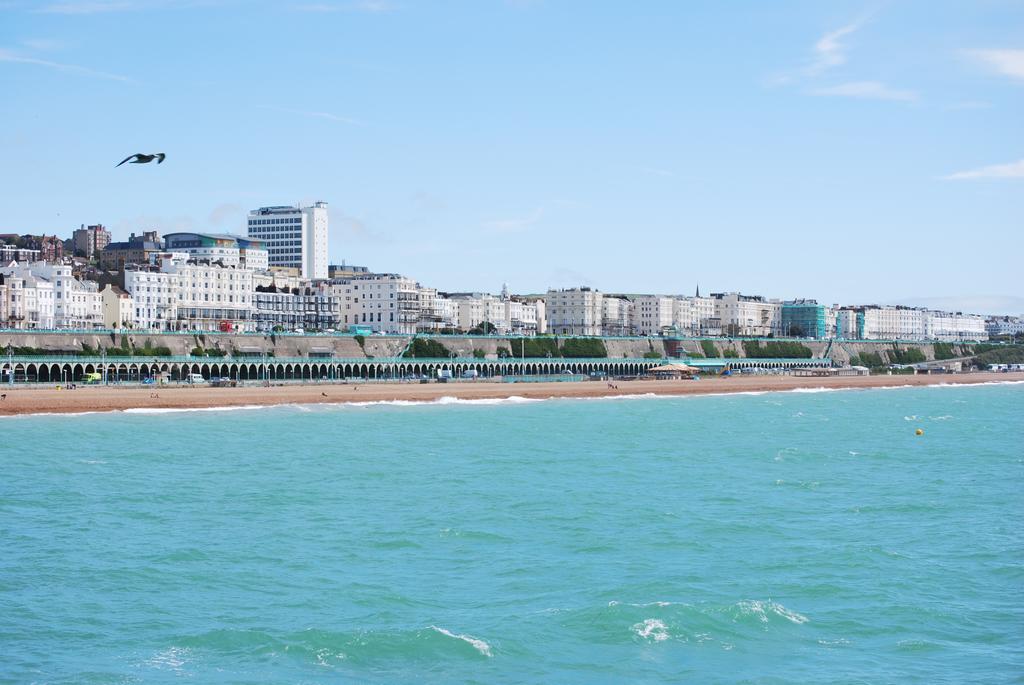 Burlington Beach Apartments Brighton ภายนอก รูปภาพ